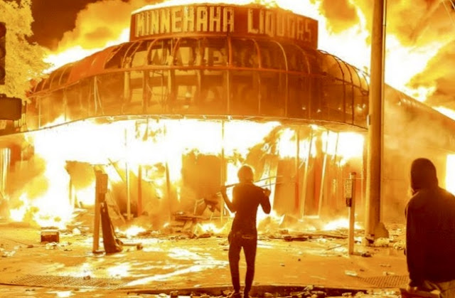 Burning store in Minneapolis during BLM riots. 